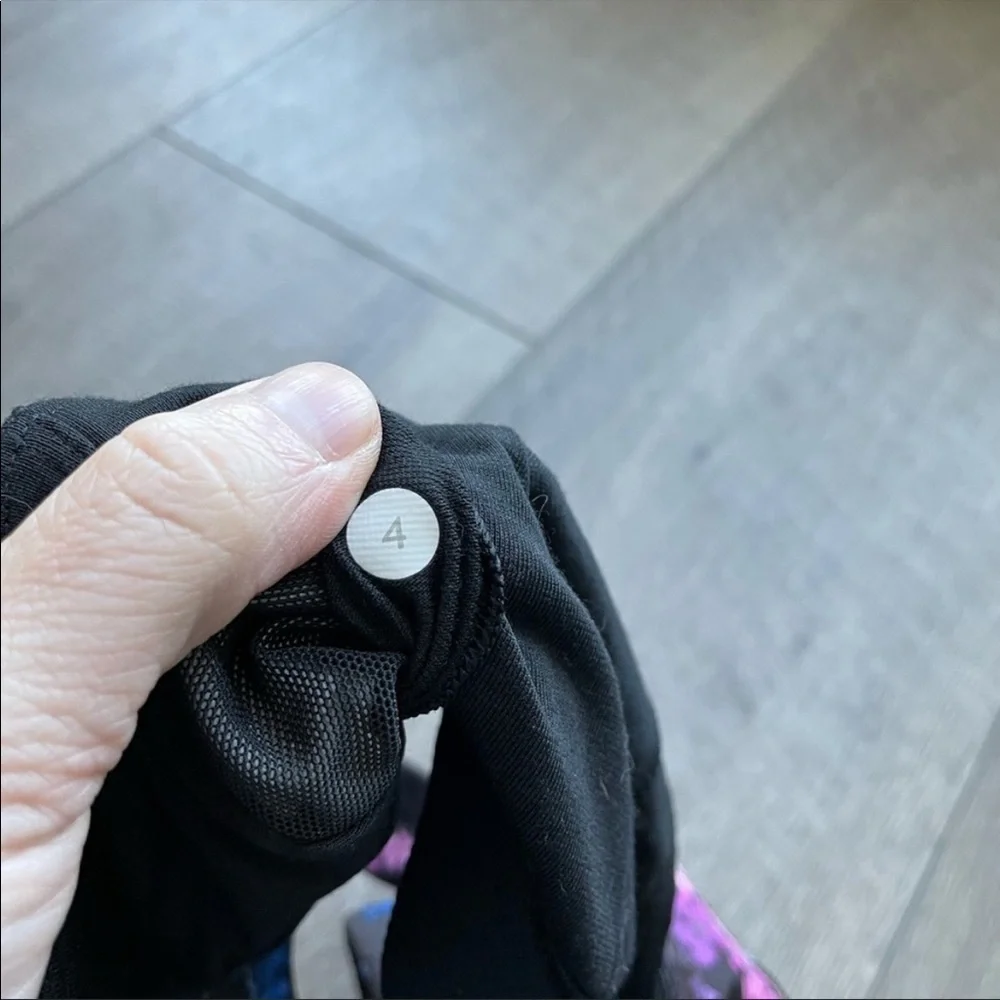 Lululemon In A Flash Bra in Petal Pop Multi / Black Size 4